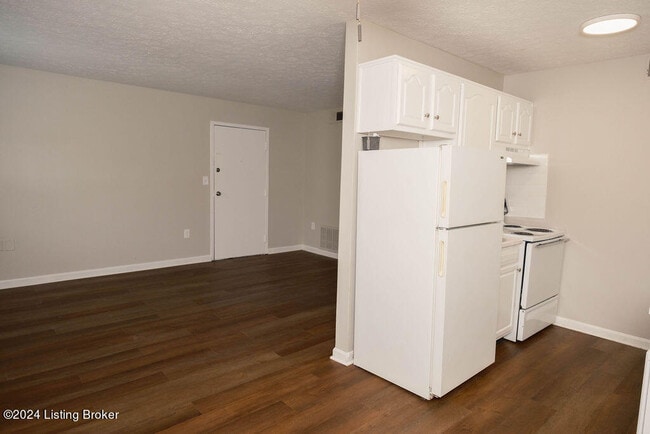 Building Photo - 4303 Landside Dr