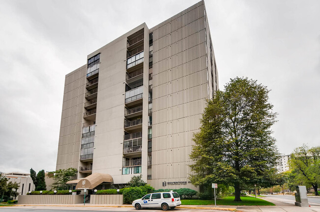 Building Photo - 777 N Washington St