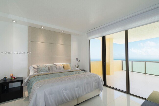 Foto del edificio - 16275 Collins Ave