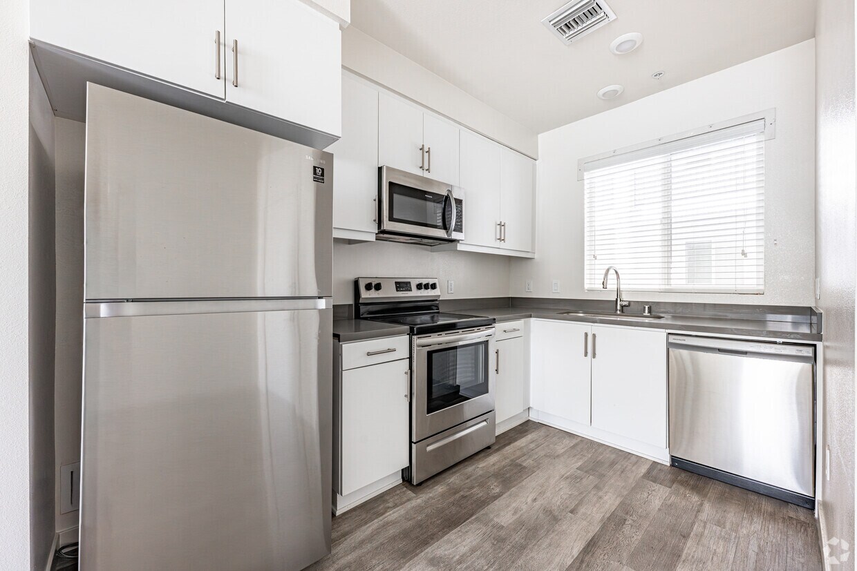 LINQ on Thirty-Ninth - 1249 W 39th Plz Los Angeles, CA 90037