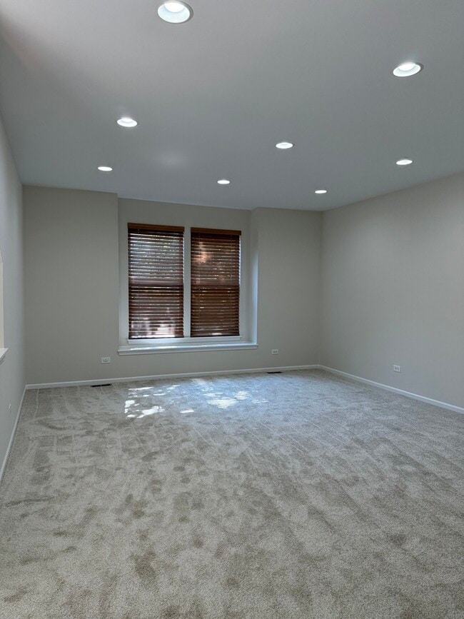 Building Photo - 5588 Cambridge Way