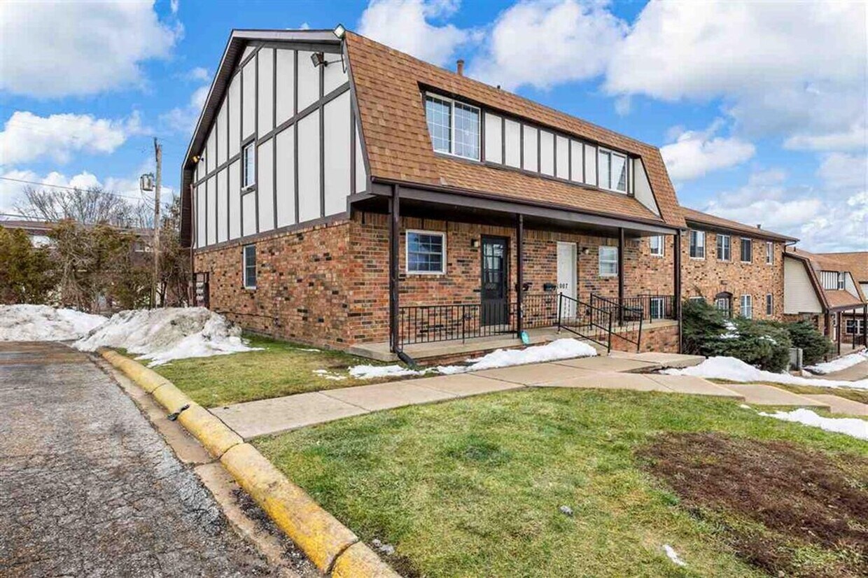 1008 21st Ave Pl, Coralville, IA 52241 Townhome Rentals in Coralville