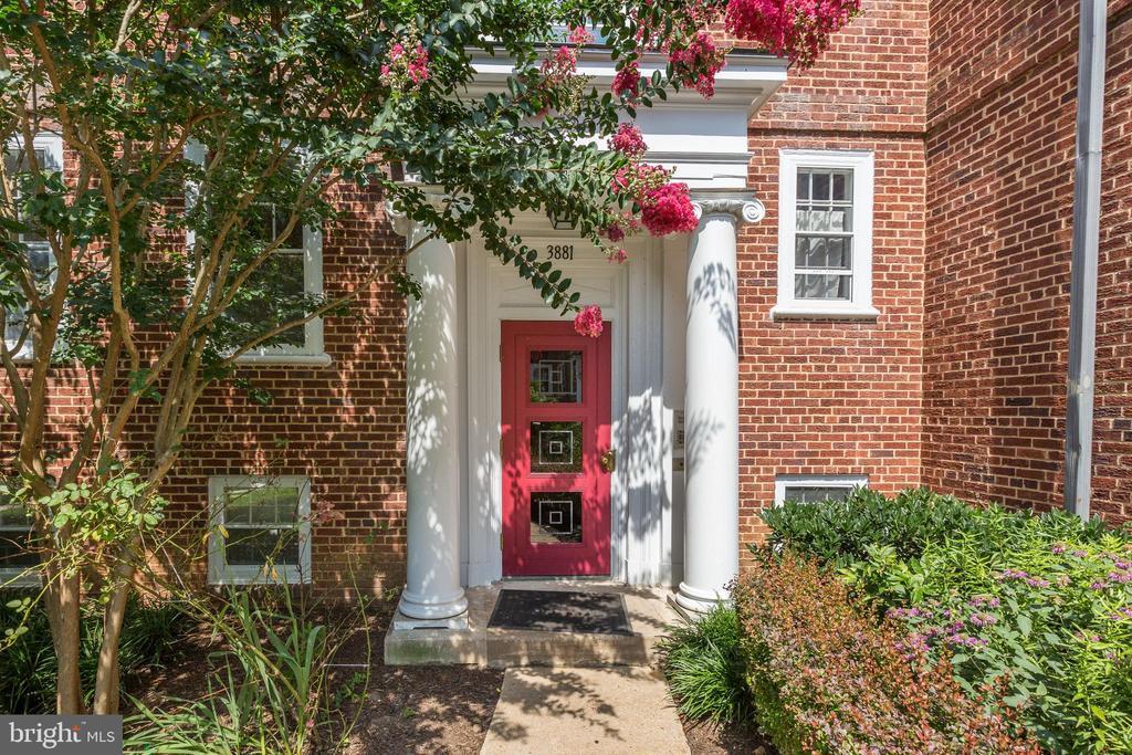 Foto principal - 3881 Newark St NW