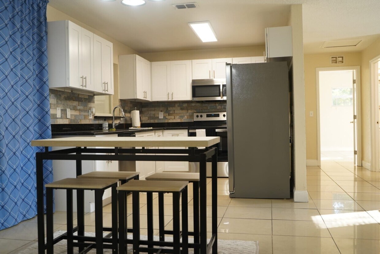 Primary Photo - 4455 Lemans Drive, Unit 4