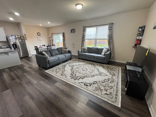 Foto del edificio - Room in House on Justice Union Ct