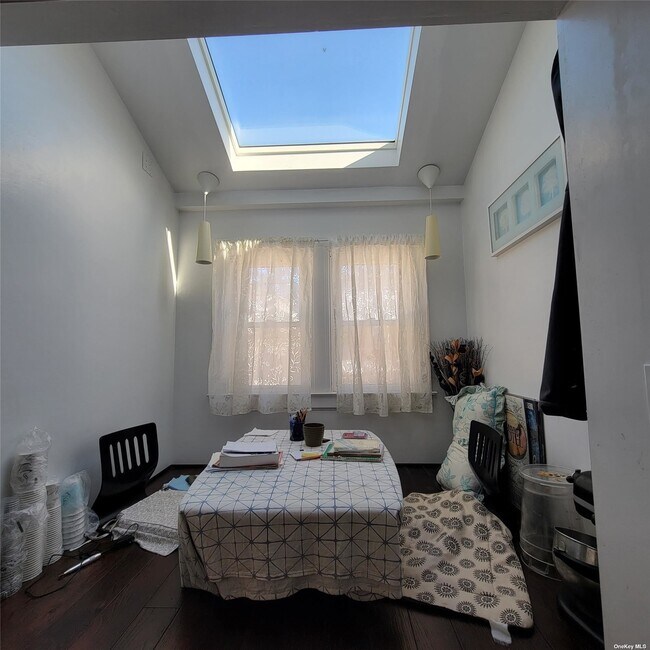 Foto del edificio - 32-15 169th St