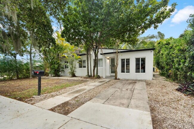 Photo - 750 NW 83rd Terrace House