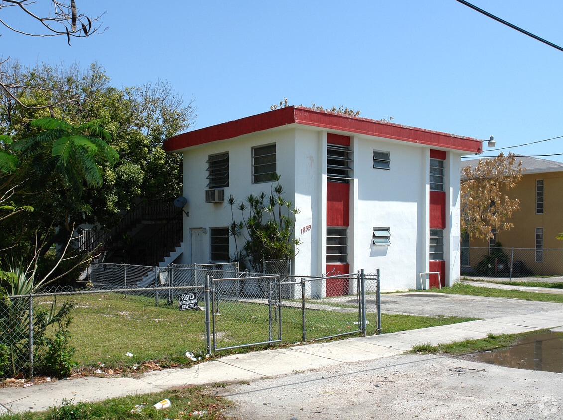 Foto del edificio - 1859 NW 18th Ter