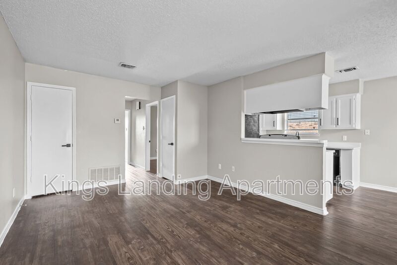 Primary Photo - 308 Kings Way Dr