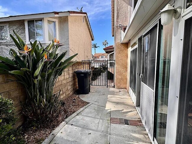 Foto del edificio - 5328 Natasha Ct