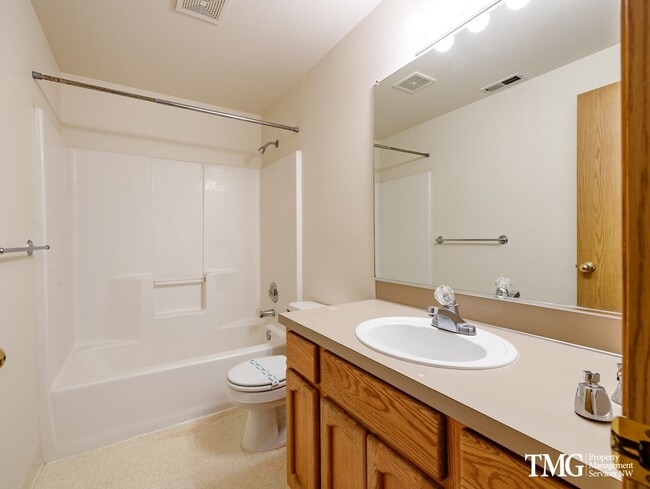 Building Photo - Tsou06