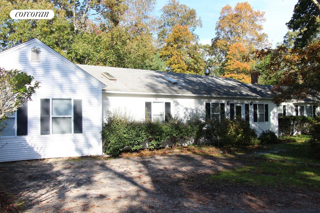 Primary Photo - 58 Buell Ln Ext