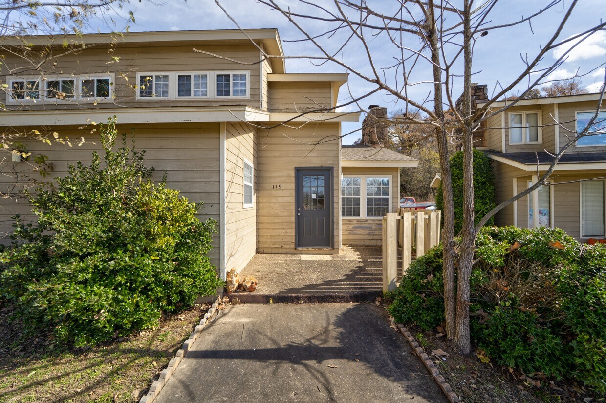 Primary Photo - 13811 Turnberry Ln