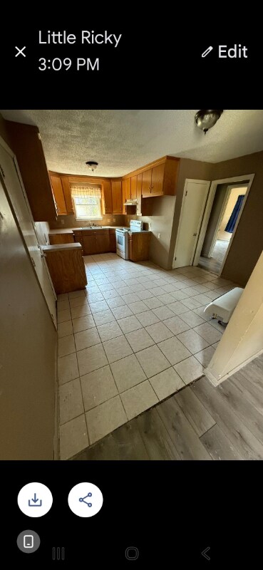 Foto del edificio - 713 Sorrells Dr