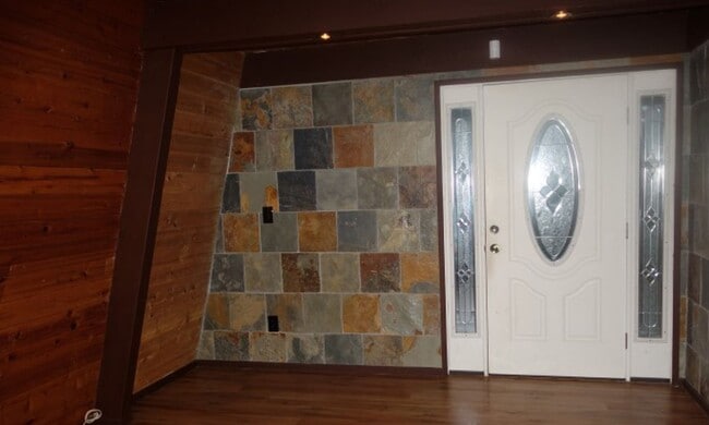 Foto del edificio - 2 Story 2 Bedroom 1 3/4 Bath Chalet Style ...