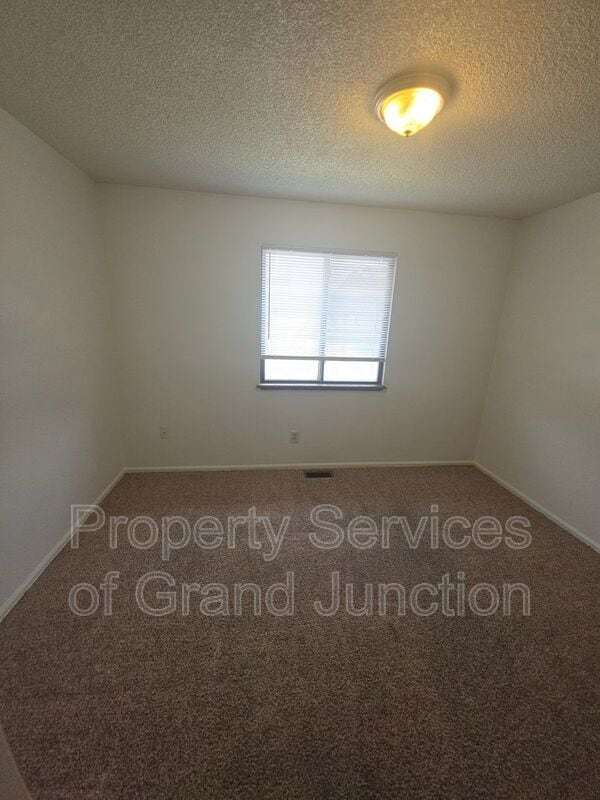 Building Photo - 1102 E Carolina Ave
