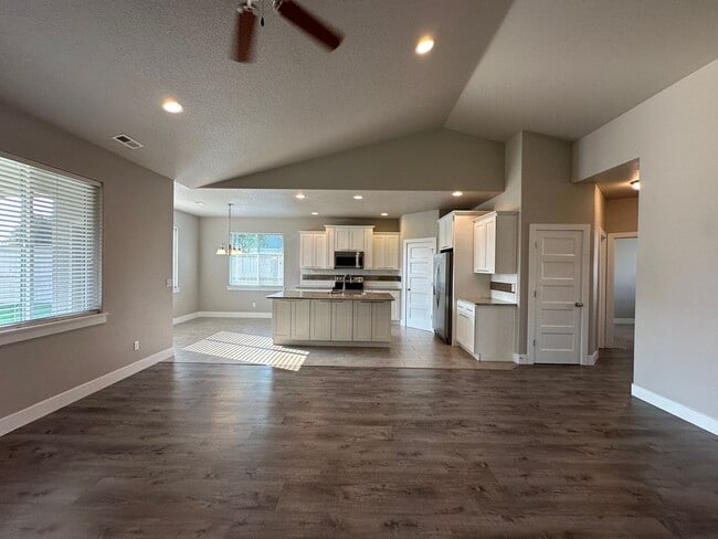 Building Photo - 906 N Oklahoma Pl