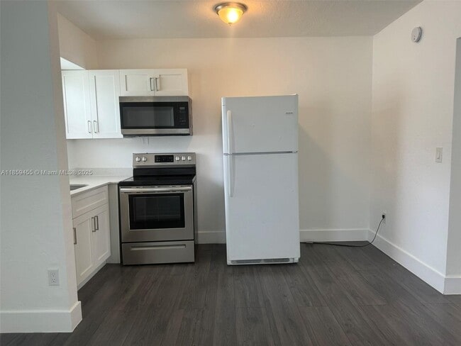 Foto del edificio - 2150 NW 24th St