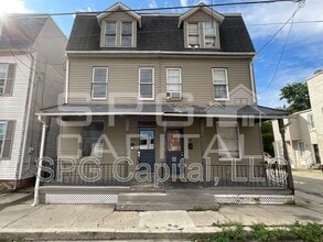 Building Photo - 712 W Mason Ave