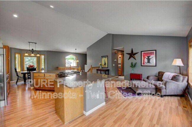 Foto del edificio - 23060 Creekview Ct