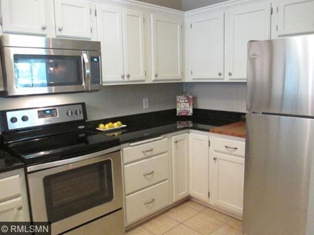 Kitchen with all stainless appliances - 7540 Edinborough Way