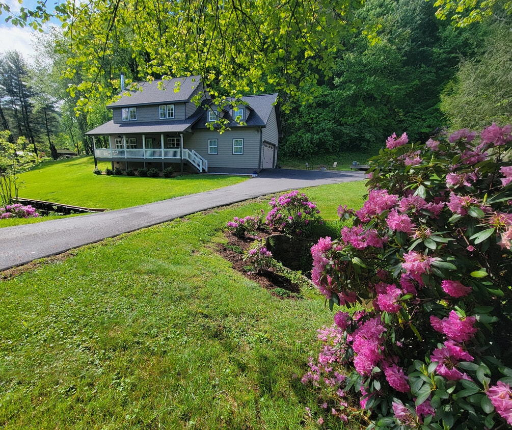 Primary Photo - 144 Golf Course Rd