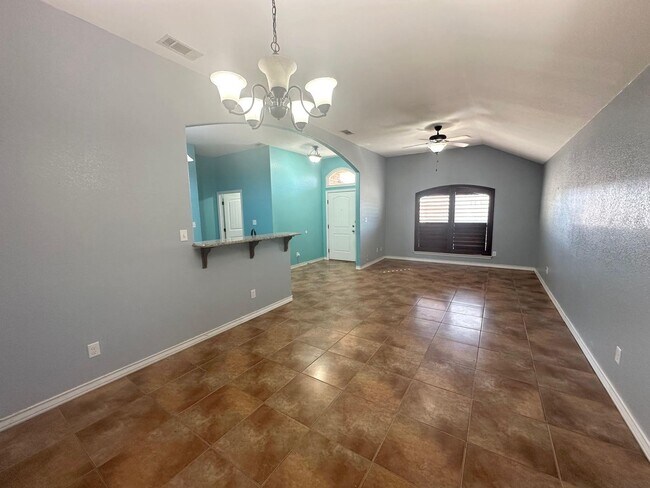 Foto del edificio - 3 Bedroom 2 Bathroom w/ Bonus Room