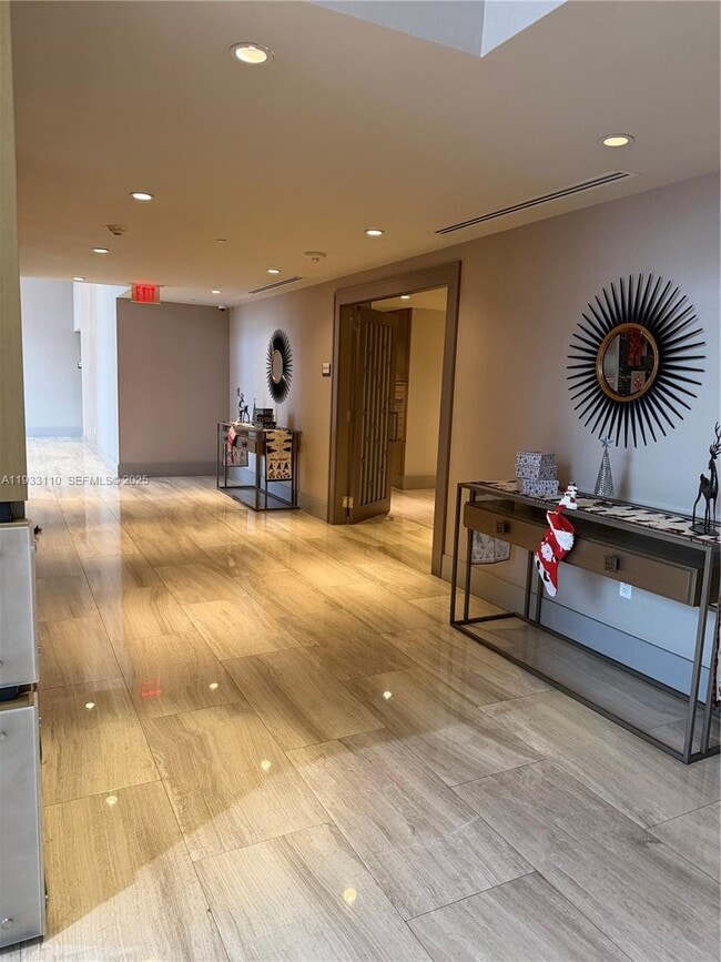 Foto del edificio - 5300 Paseo Blvd