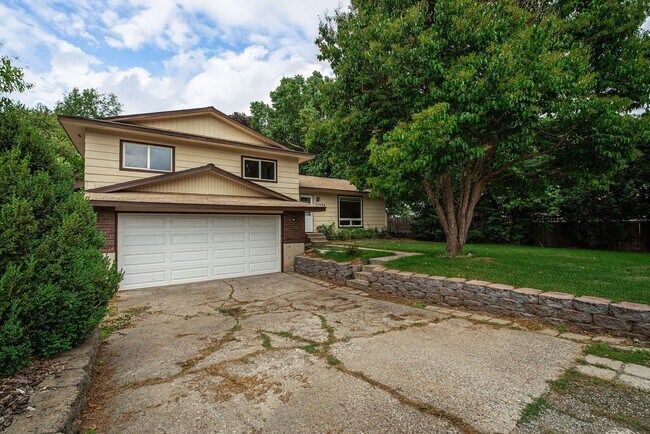Building Photo - Spacious 3-Bed Home in Hayden Lake with La...