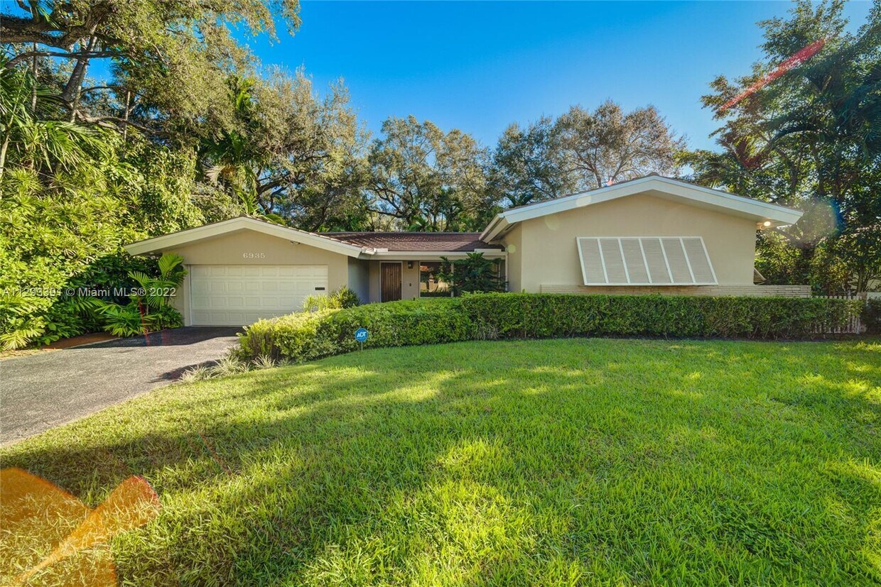 6935 Veronese St, Coral Gables, FL 33146 House Rental in Coral Gables