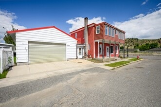 Building Photo - 2 Cherry St