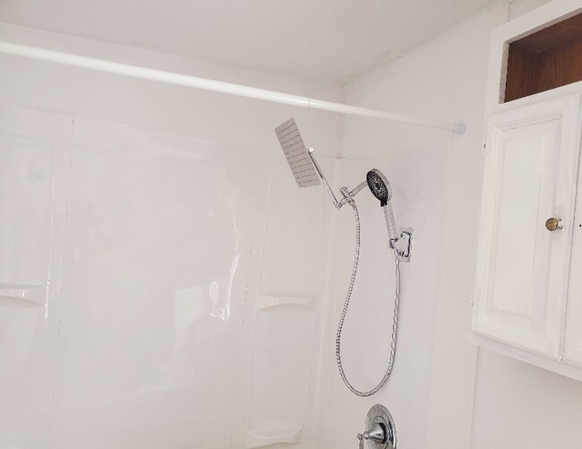 Building Photo - 64 Arch St