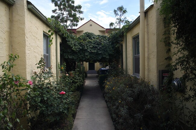 Building Photo - 5916 Willoughby Ave
