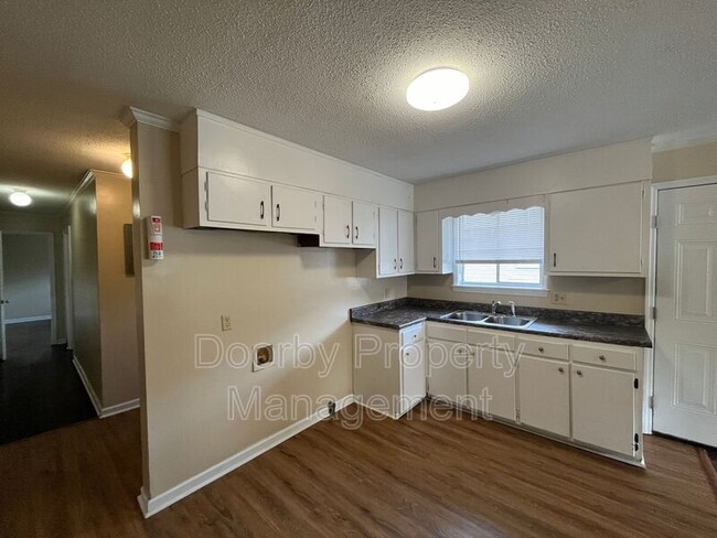 Foto del edificio - 807 Henderson Ave