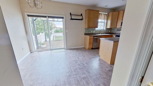 Building Photo - End Unit Townhouse