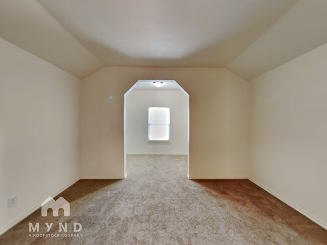 Building Photo - 602 Picnic Ct