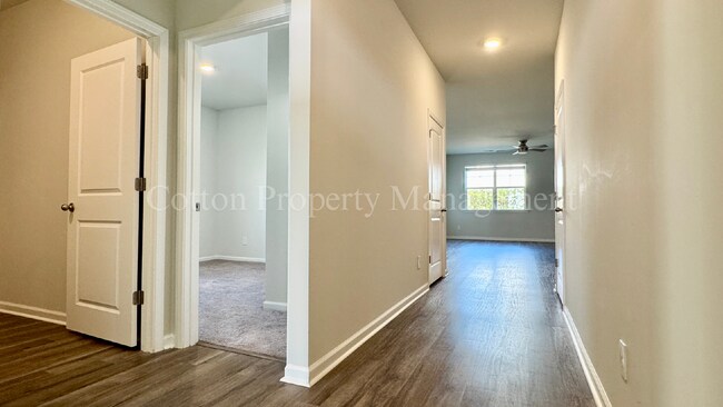 Building Photo - 2516 Centerway Ln