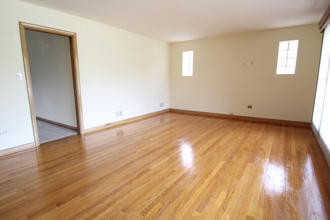 Building Photo - 1310 S Cumberland Ave