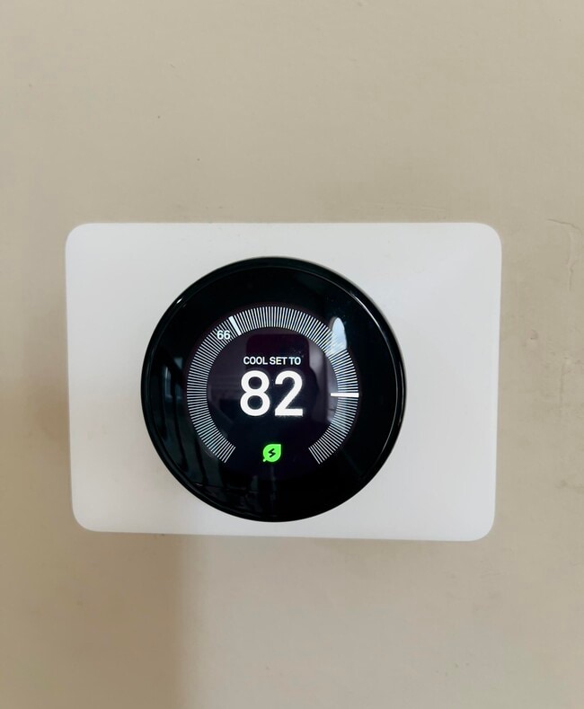 Building Photo - 218 Woodland Park Cir