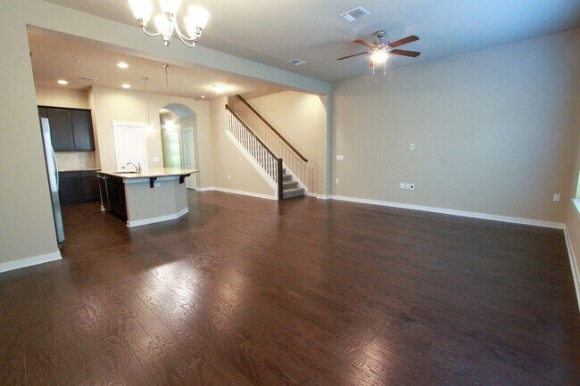 Building Photo - Beautiful 3 Bed / 2.5 Bath Home in Mueller