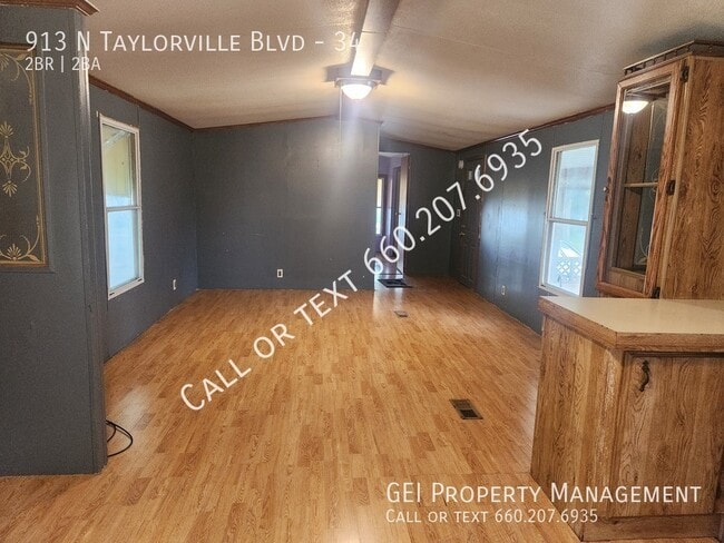 Building Photo - 913 N Taylorville Blvd
