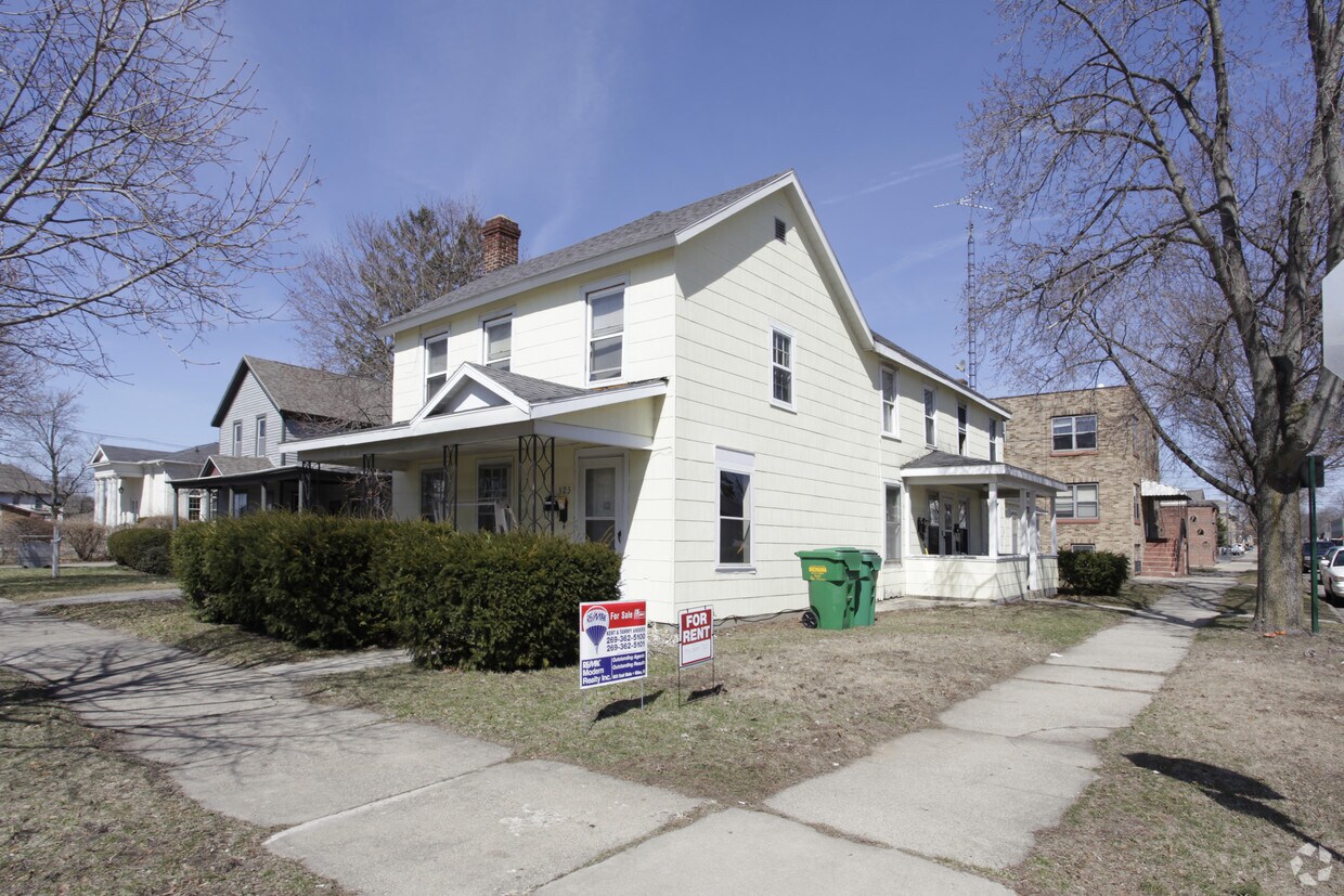 323 Broadway, Niles, MI 49120 Apartments in Niles, MI