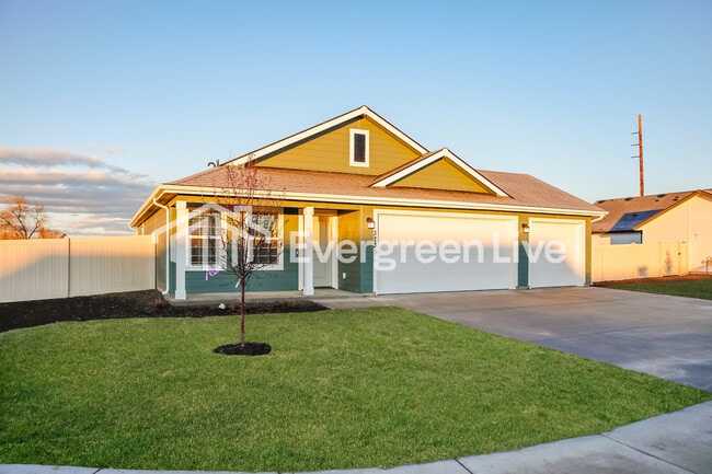 Foto del edificio - 323 Lightning Ave