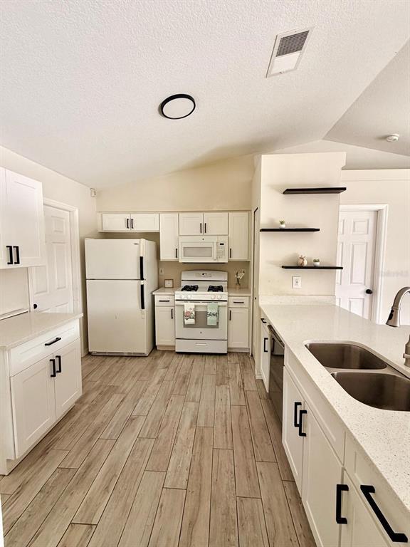 Building Photo - 15336 Margaux Dr