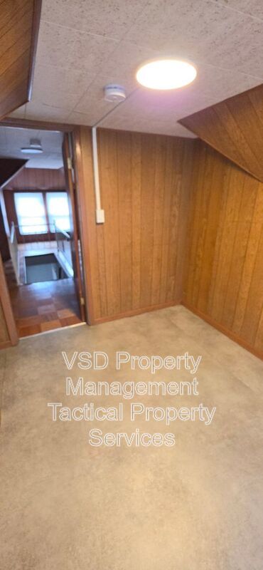 Building Photo - 8204 Vineyard Ave