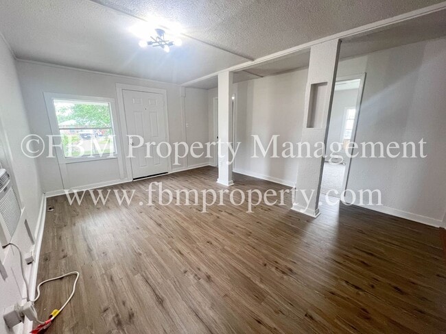 Building Photo - 204 Opal - Beautiful 2 Bedroom, 1 Bathroom...