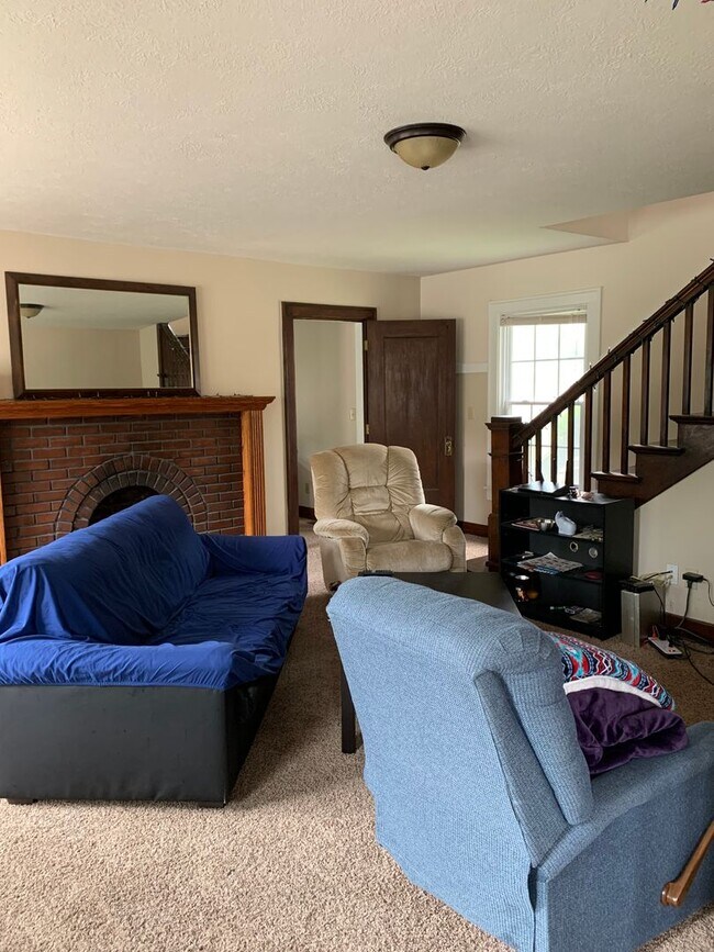 Foto del edificio - Beautiful, Historical 3 Bedroom House - Available August 2027!