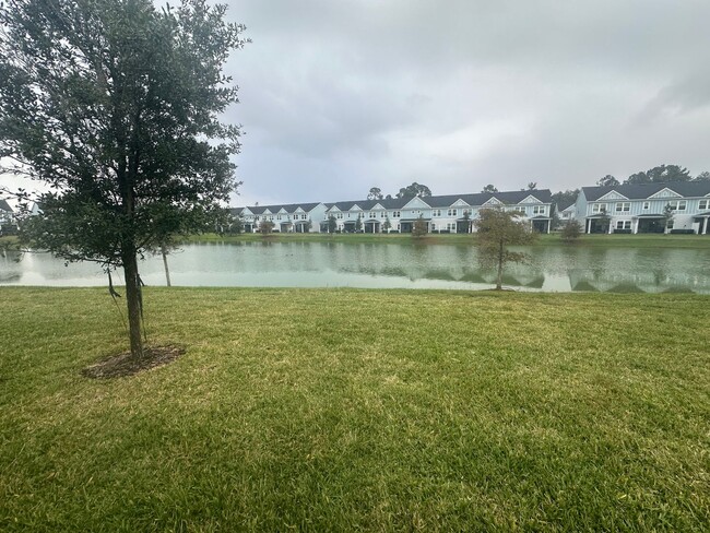 Building Photo - Beach Walk Townhouse