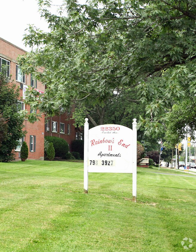 Building Photo - Rainbow's End II Apartments