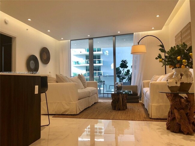 Foto del edificio - 488 NE 18th St